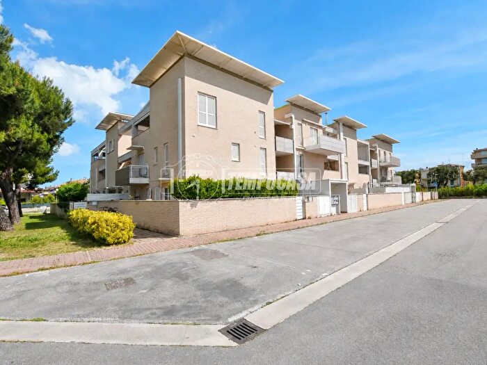 Appartamento trilocale in vendita in Piazza Manzoni, Porto San Giorgio