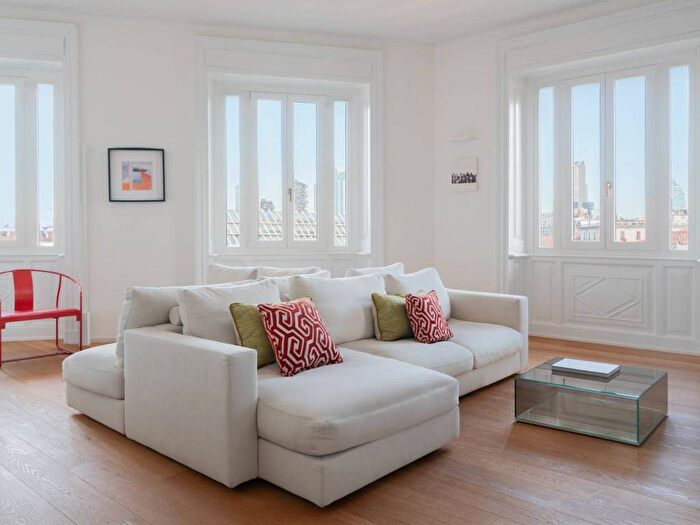 Casa con 5 locali in affitto in Viale Montello, Paolo Sarpi, Milano