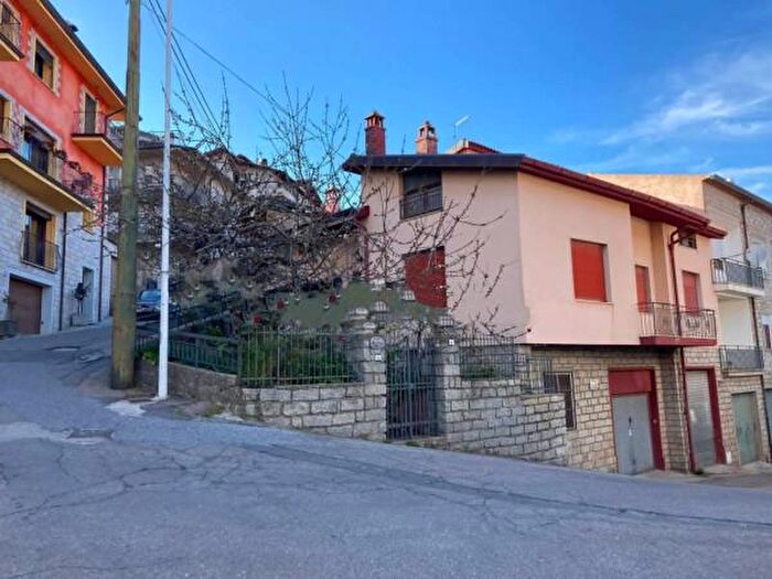 Casa in vendita in Via Taloro, Gavoi