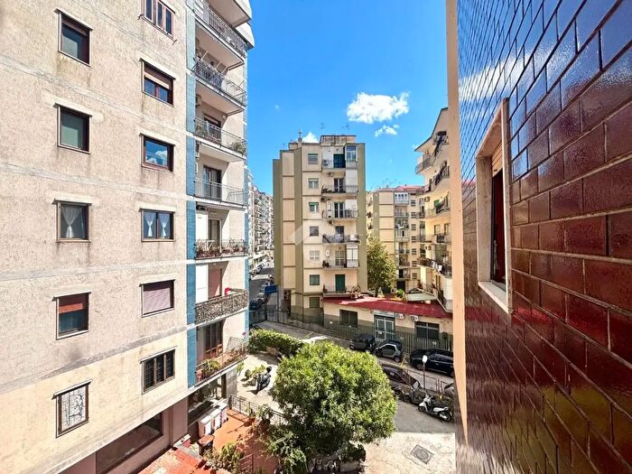 Appartamento trilocale in affitto in Via Pietro Mascagni, Napoli