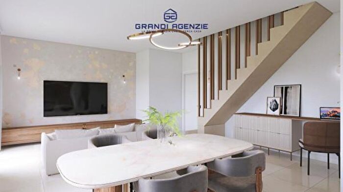 Appartamento quadrilocale in vendita in Via Oradour, Parma