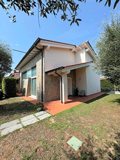 Casa con 5 locali in vendita in Altopascio