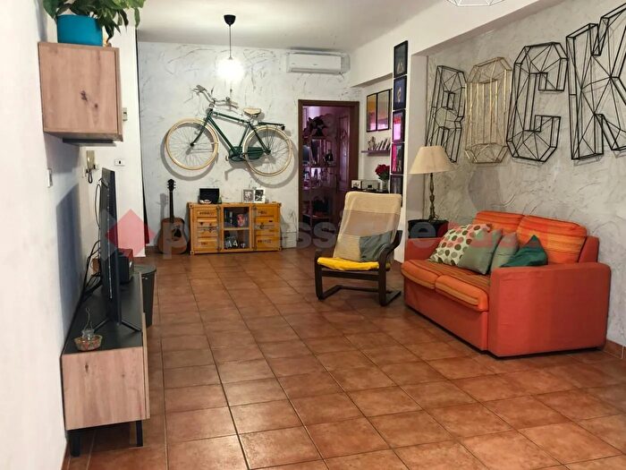Appartamento quadrilocale in vendita in Via Liguria, Taranto