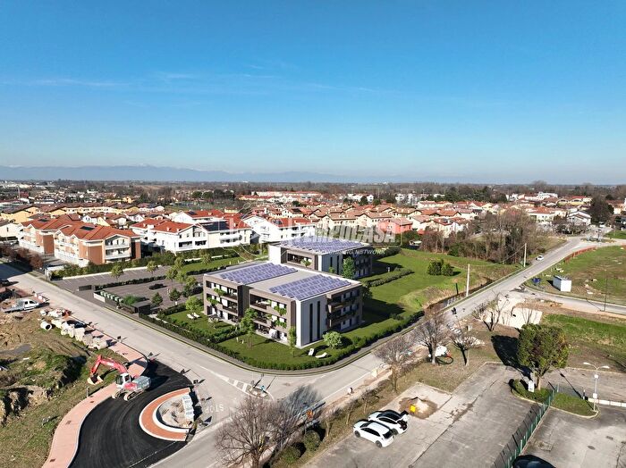 Appartamento trilocale in vendita in Via Leone Marzolla, Limena