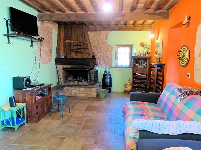 Casa con 6 locali in vendita in Pietrasanta