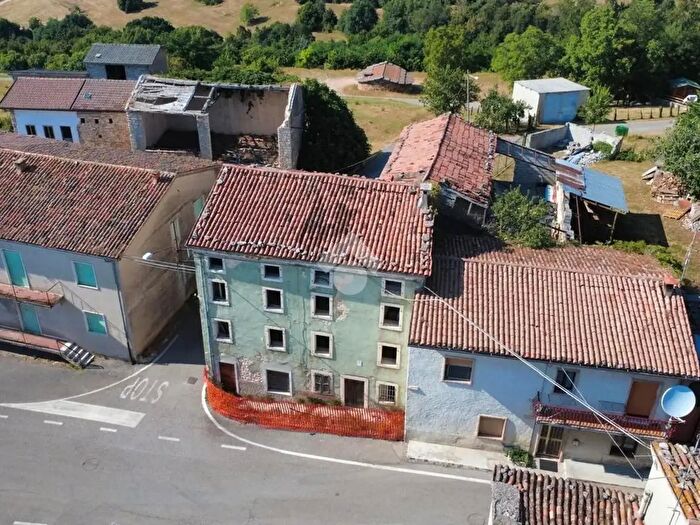 Casa con 12 locali in vendita in Contrada Praole, Cerro Veronese