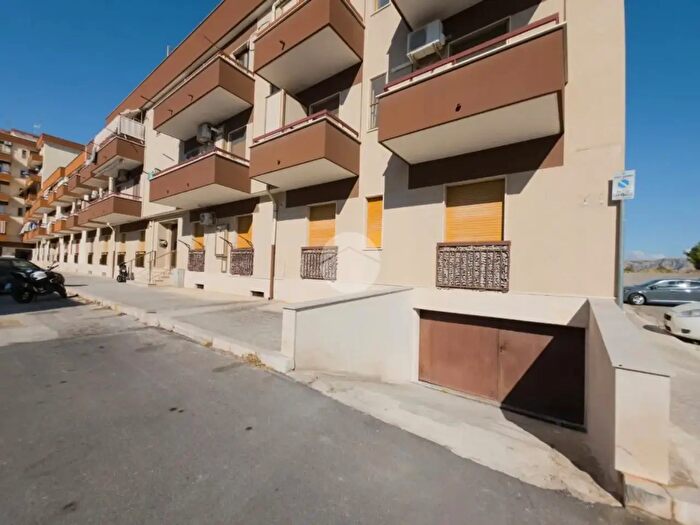 Appartamento quadrilocale in vendita in Piazza delle Rose, Manfredonia