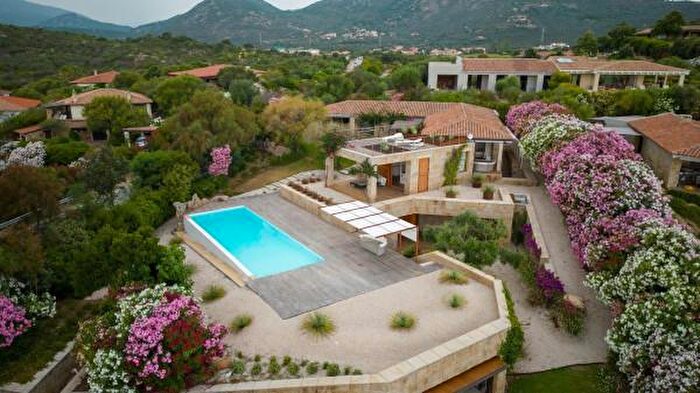 Casa con 6 locali in vendita in Via di Lu Impostu, San Teodoro