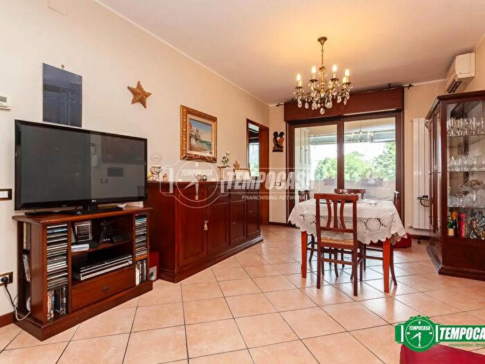 Appartamento quadrilocale in vendita in Via Luigi Tadini, Bergamo