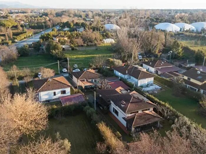 Casa con 6 locali in vendita in Via Sardegna, Pietrasanta