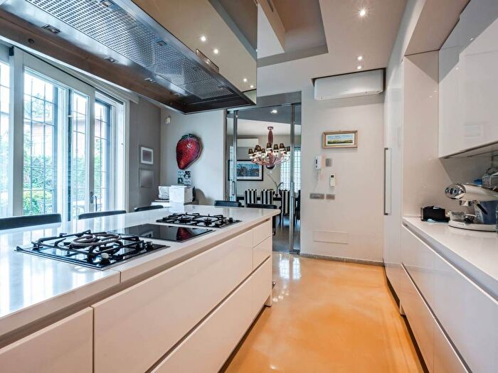 Appartamento con 6 locali in vendita in Via Pavia, SantAgnese Università, Modena