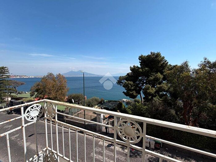 Appartamento trilocale in affitto in VIA POSILLIPO, Posillipo, Napoli