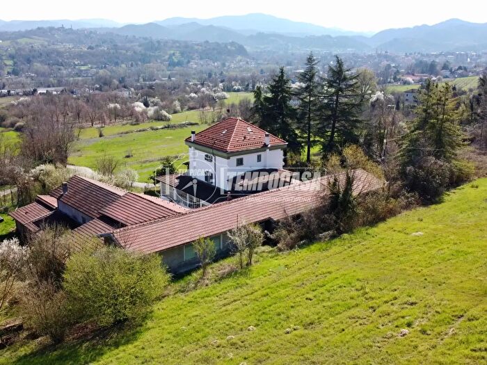 Casa in vendita in Strada Parasio, Ovada