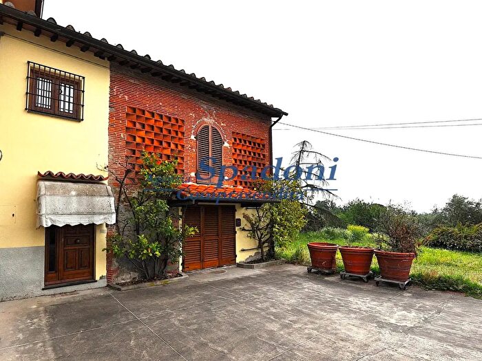 Casa con 9 locali in vendita in Buggiano
