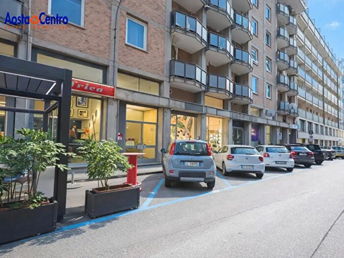 Appartamento trilocale in vendita in Via Trottechien, Aosta