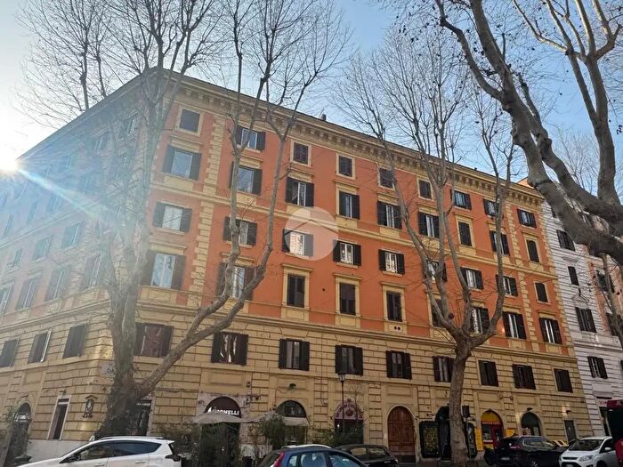 Appartamento con 6 locali in vendita in Via Merulana, Roma
