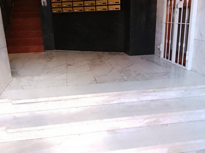 Appartamento trilocale in affitto in Piazza Pietro Frattini, Lorenteggio, Milano