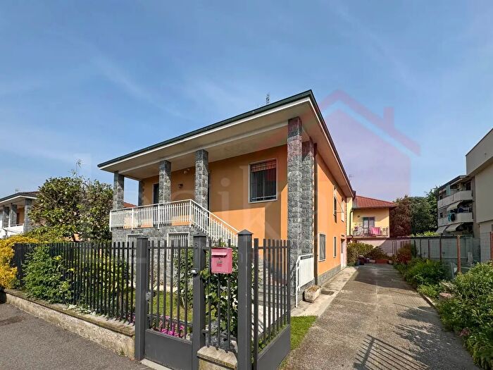 Casa trilocale in vendita in Via Puccini, Lacchiarella