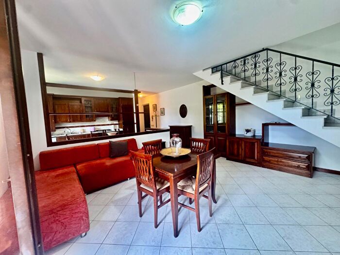 Casa trilocale in vendita in Massa