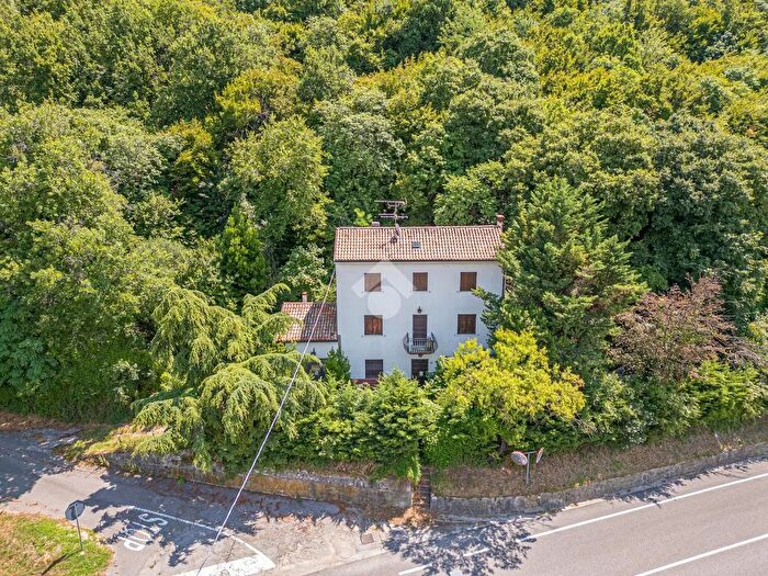 Casa con 8 locali in vendita in Via Statale, Dolce