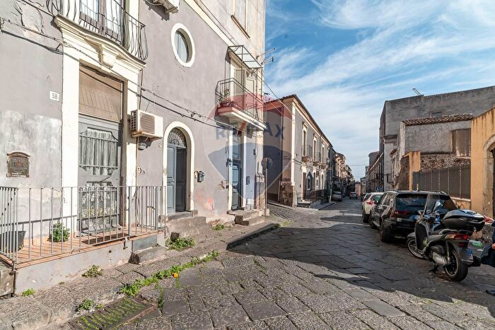 Appartamento quadrilocale in vendita in Via dei Gesuiti, Catania
