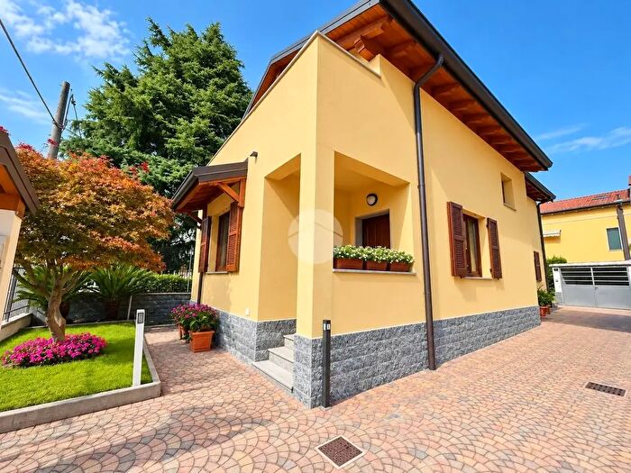 Casa trilocale in vendita in Cormano