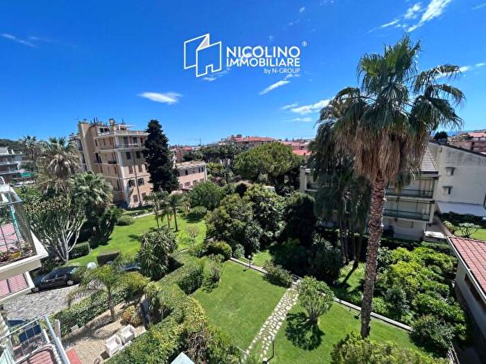 Appartamento con 6 locali in vendita in Via Romana, Bordighera