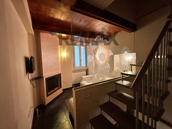 Casa quadrilocale in vendita in Via della Rocca, Bevagna