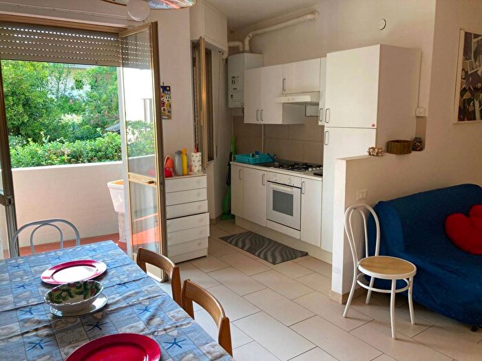 Appartamento trilocale in affitto in Via Serchio, Marina di Massa Centro, Massa