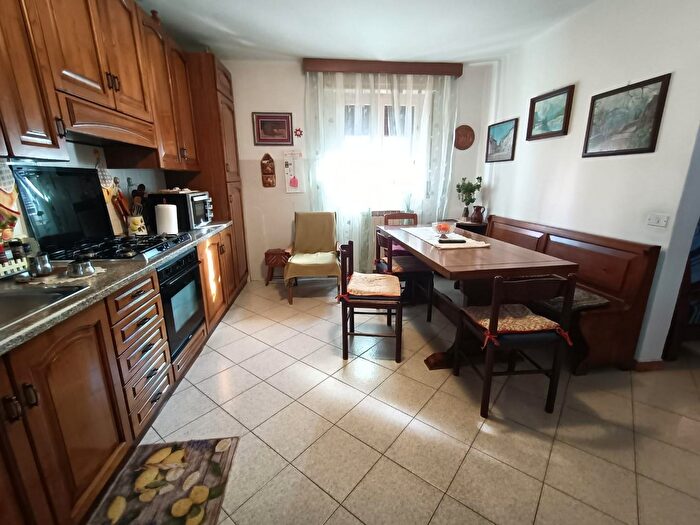 Casa con 5 locali in vendita in Ameglia