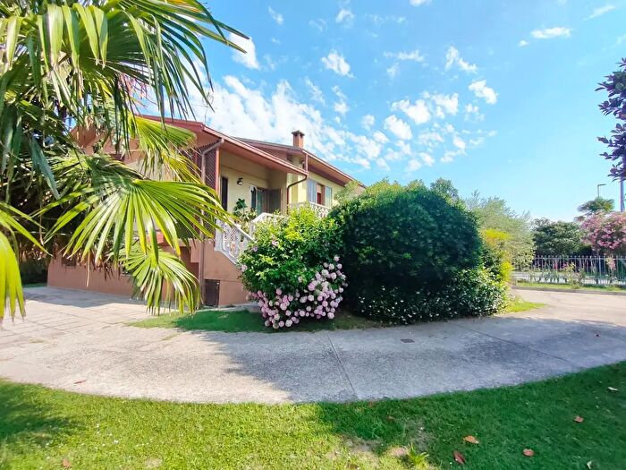 Casa con 5 locali in vendita in Via Brussa, Caorle