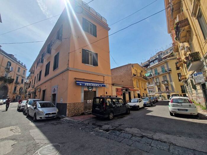 Appartamento bilocale in affitto in VIA BELVEDERE, Vomero, Napoli