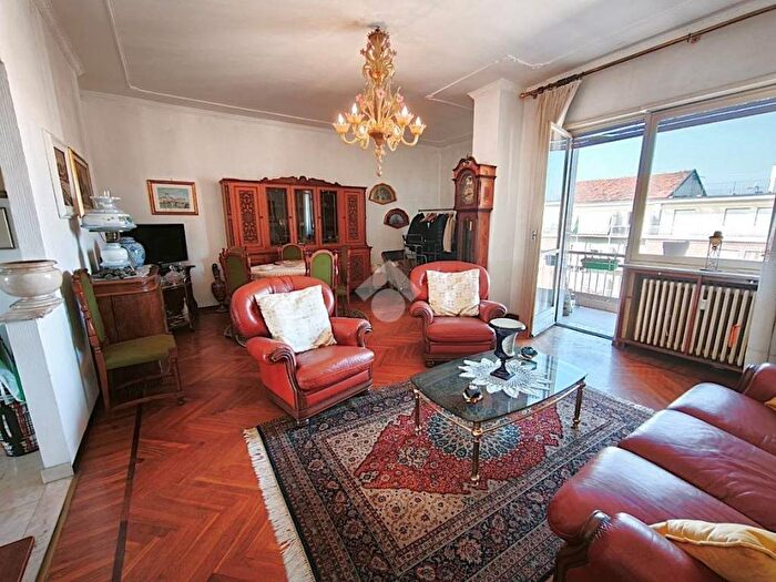 Appartamento quadrilocale in vendita in Corso Giulio Cesare, Regio Parco, Torino