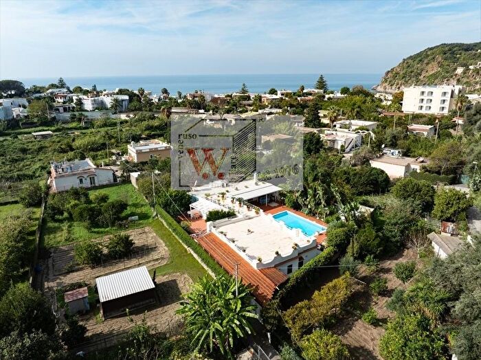 Casa con 10 locali in vendita in Via Sciavica, Forio