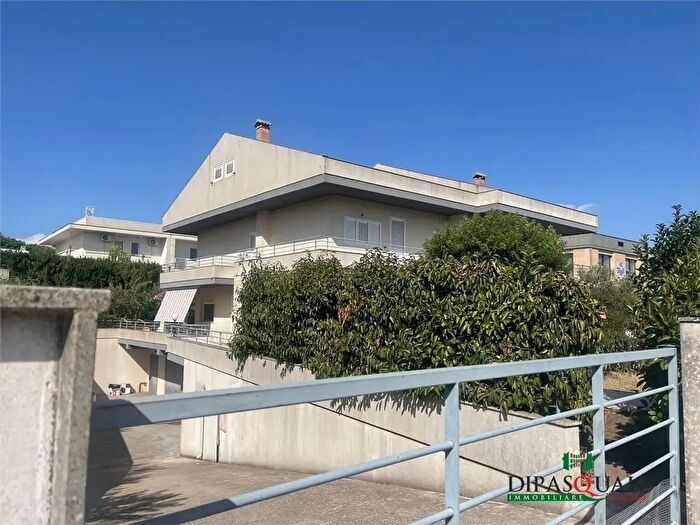 Casa con 11 locali in vendita in Ragusa