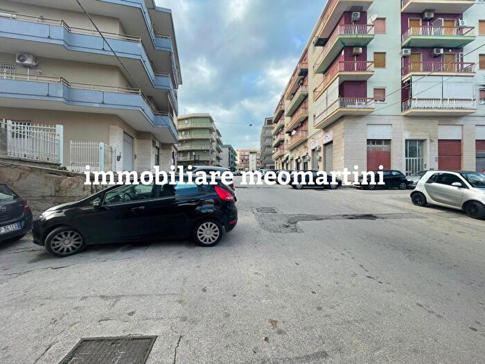 Appartamento quadrilocale in vendita in Via Sebastiano Olivieri, Tica Zecchino, Siracusa