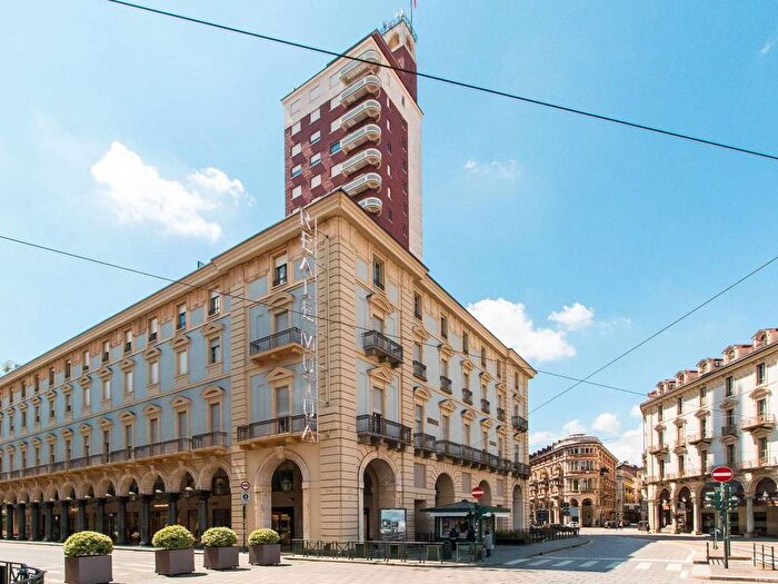 Appartamento trilocale in affitto in Via Giovanni Battista Viotti, Via Roma, Torino