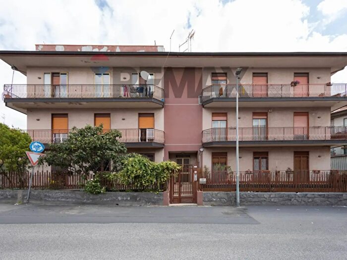 Appartamento con 6 locali in vendita in Via Vergine Maria, Camporotondo Etneo