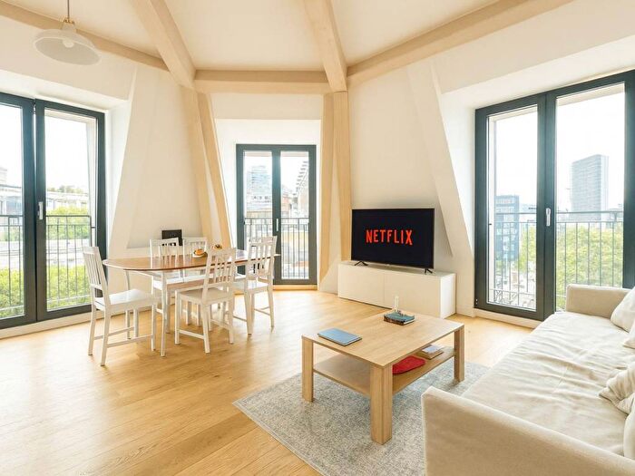 Casa trilocale in affitto in Via Spalato, Isola, Milano