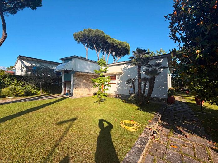 Casa con 6 locali in affitto in Via Amilcare Ponchielli, Centro, Forte dei Marmi