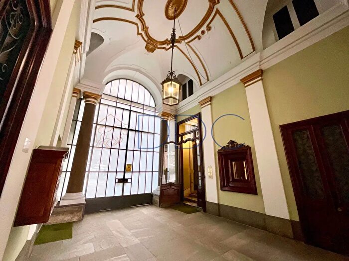 Appartamento trilocale in affitto in Via Cesare Battisti, Torino