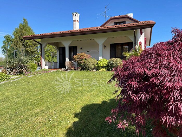 Casa con 14 locali in vendita in San Stino di Livenza