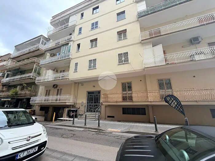 Appartamento trilocale in vendita in Via Empedocle, Napoli