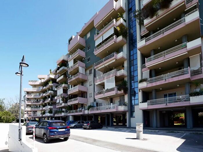 Appartamento trilocale in vendita in Via Fratelli De Filippo, Bari