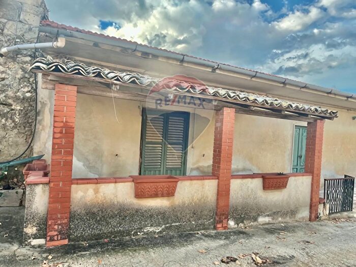 Casa con 8 locali in vendita in Contrada Montesano Bonaiuto, Modica