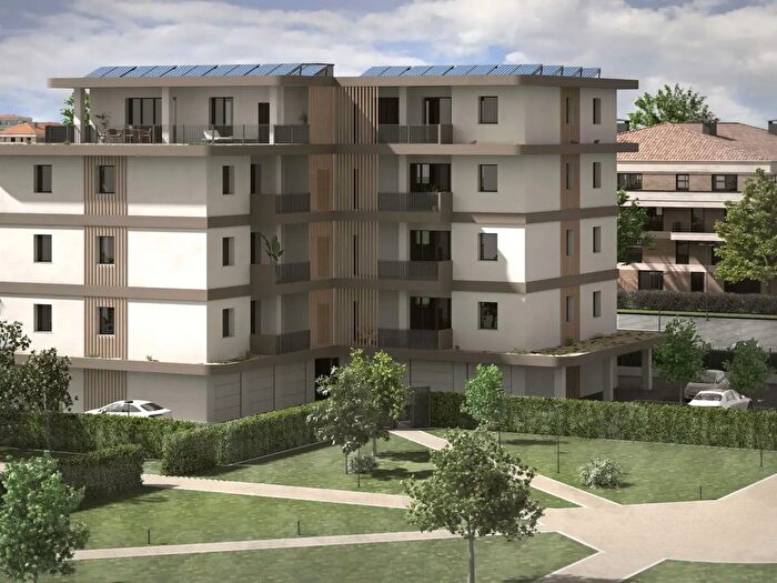 Appartamento con 6 locali in vendita in Modena