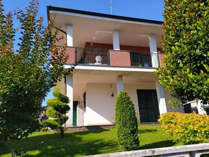 Casa con 6 locali in vendita in Via Magnani Aldobrando, Alessandria