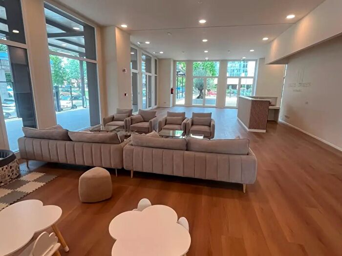 Appartamento trilocale in affitto in Via Girardo Patecchio, Milano