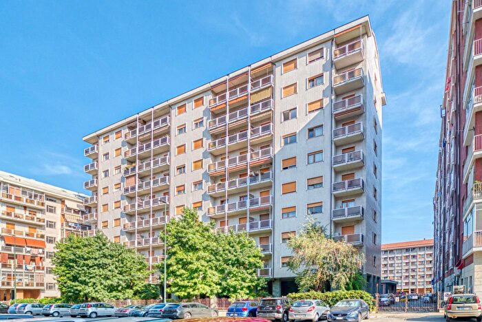 Appartamento quadrilocale in vendita in Via Zambelli, Torino