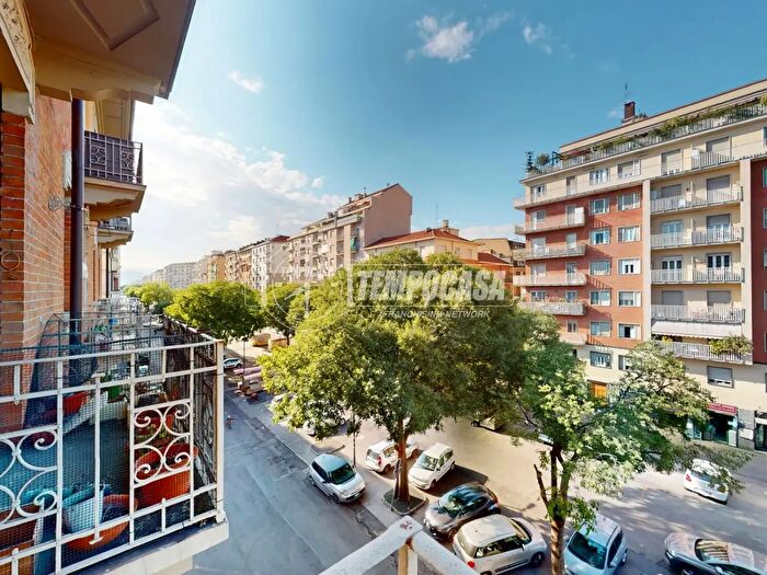 Appartamento trilocale in vendita in Corso Sebastopoli, Torino